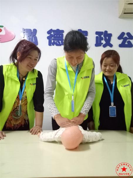 宝宝胀气哭闹怎么办？