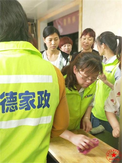 宝宝成长路上安心睡。宝宝晚上闹夜怎么办？